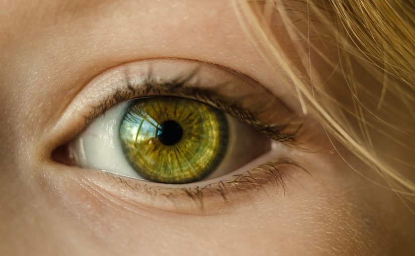 Oczy to ekstrawagancki organ. To właśnie dzięki nim widzimy.